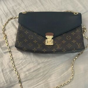 Louis Vuitton crossbody bag